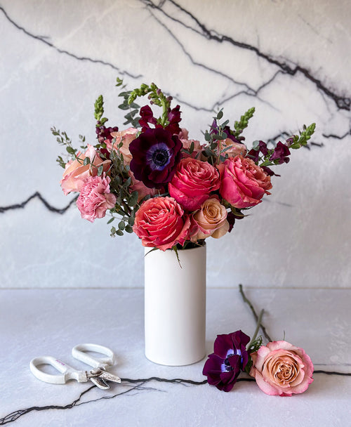 Miss Scarlet (22+ stems)