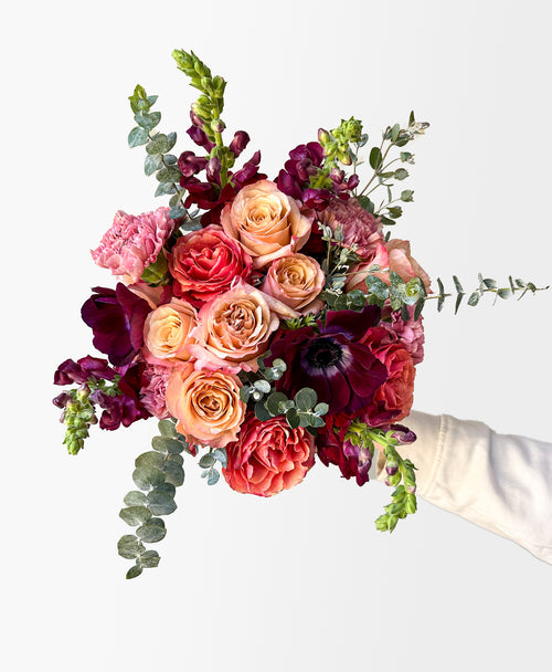 Miss Scarlet (22+ stems)