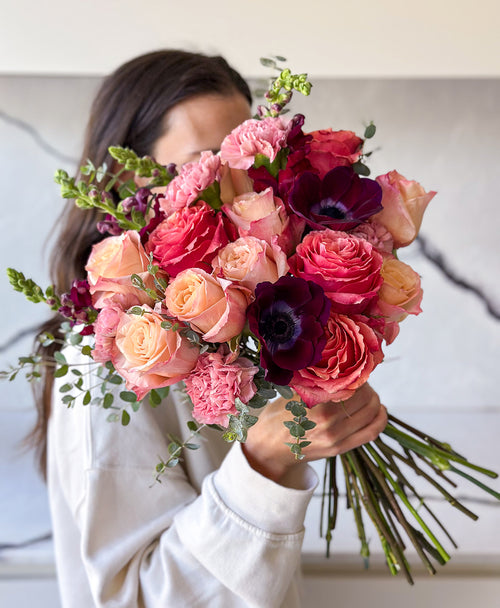 Miss Scarlet (22+ stems)