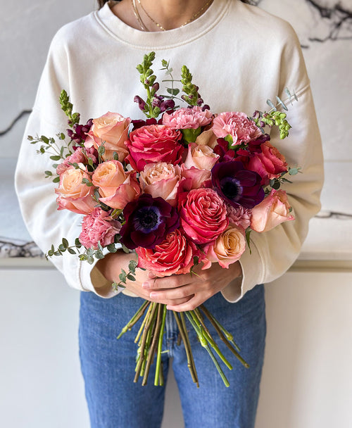 Miss Scarlet (22+ stems)