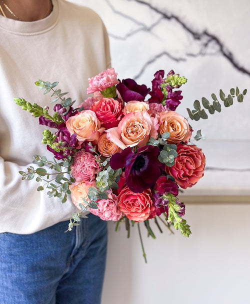 Miss Scarlet (22+ stems)