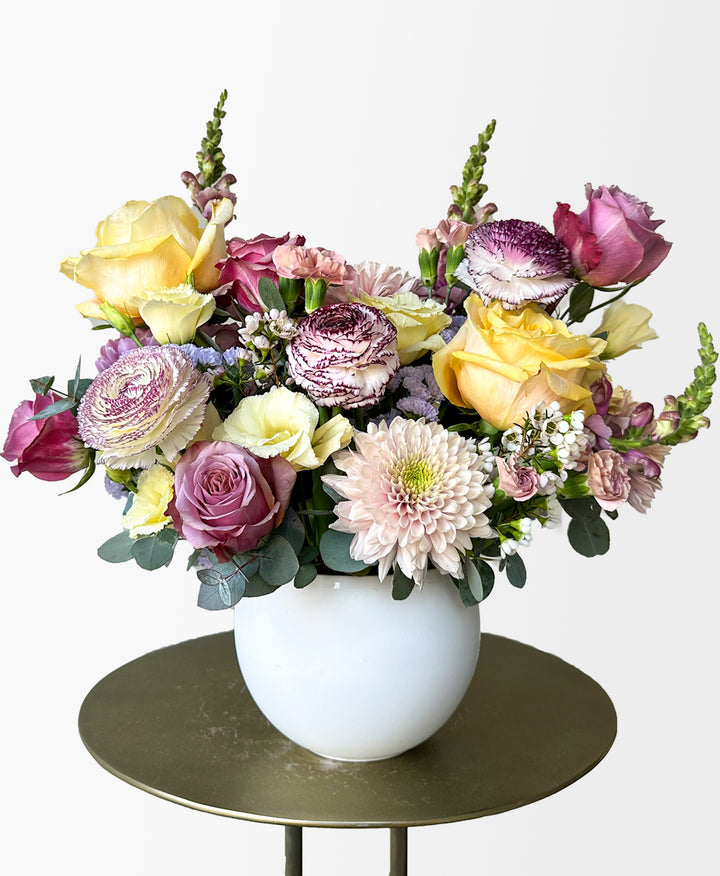 Send vase arrangements in Toronto and the GTA