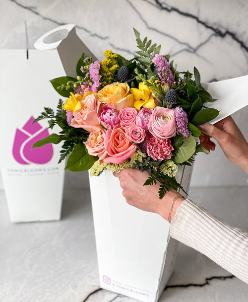 Send Passover flowers, bouquets, and centerpieces in Toronto and the GTA