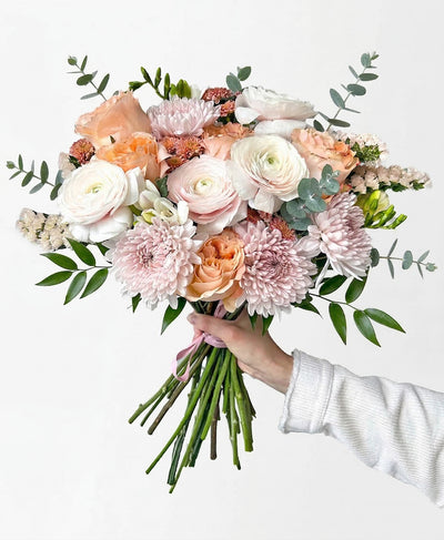 Peach and Quiet (22+ stems)