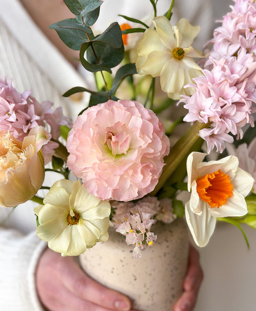 Spring Fling (360 centrepiece, tan vase)