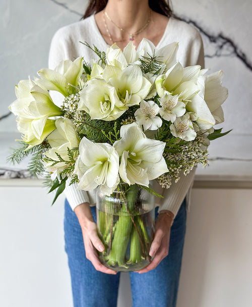 Snowed In (14+ blooms, arrives in vase)
